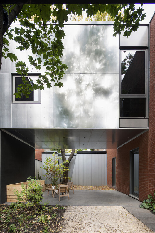 Transforming Row Houses: Heritage and Modernity in Montreal’s Historical Neighborhoods Transforming Row Houses: Heritage and Modernity in Montreal’s Historical Neighborhoods - Image 8 of 13