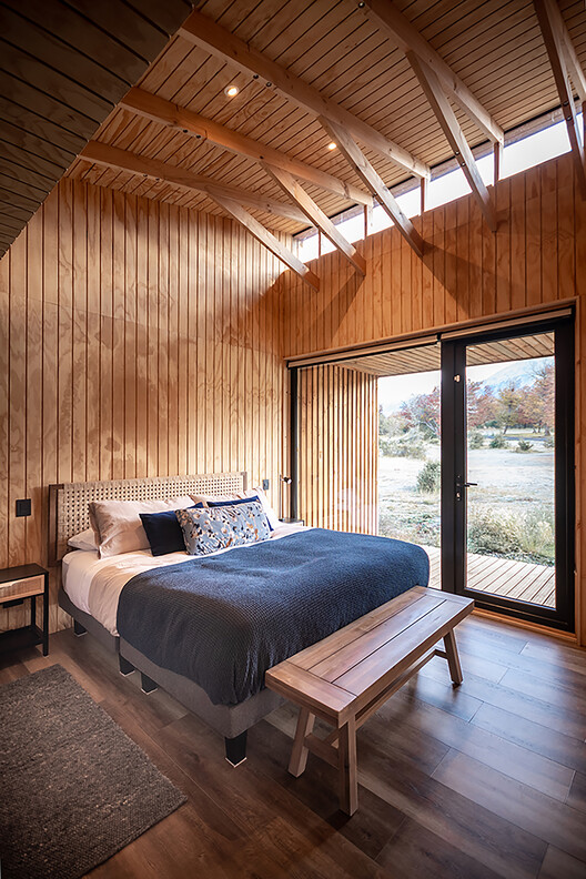 Calafate Cabin / SAA Arquitectura + Territorio - Fotografía interior, Dormitorio, Madera, Camas, Iluminación