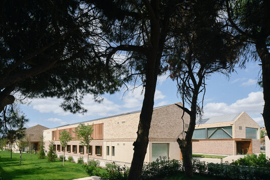 TCDD Temporary Offices & Art Galleries / Erhan Vural Architecture + Urban Design TCDD Temporary Offices & Art Galleries / Erhan Vural Architecture + Urban Design - Exterior Photography, Courtyard