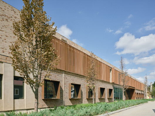 TCDD Temporary Offices & Art Galleries / Erhan Vural Architecture + Urban Design TCDD Temporary Offices & Art Galleries / Erhan Vural Architecture + Urban Design - Exterior Photography, Concrete