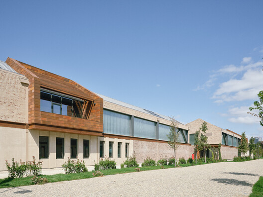 TCDD Temporary Offices & Art Galleries / Erhan Vural Architecture + Urban Design TCDD Temporary Offices & Art Galleries / Erhan Vural Architecture + Urban Design - Exterior Photography