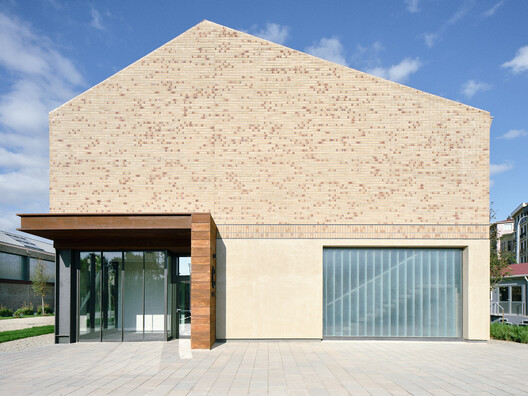 TCDD Temporary Offices & Art Galleries / Erhan Vural Architecture + Urban Design TCDD Temporary Offices & Art Galleries / Erhan Vural Architecture + Urban Design - Image 2 of 39