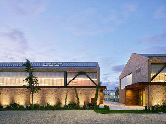 TCDD Temporary Offices & Art Galleries / Erhan Vural Architecture + Urban Design TCDD Temporary Offices & Art Galleries / Erhan Vural Architecture + Urban Design - Image 22 of 39