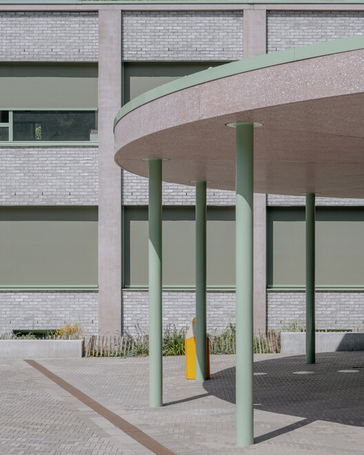 Chazal School Renovation and Playground Transformation / MULTIPLE Architecture & Urbanism - Interior Photography, Concrete