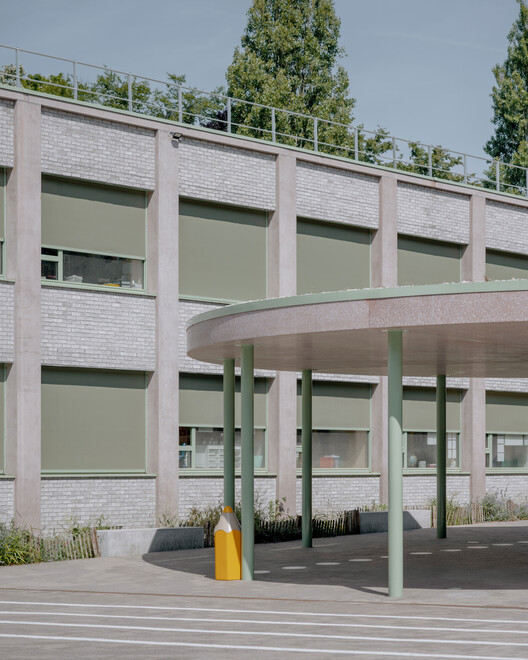 Chazal School Renovation and Playground Transformation / MULTIPLE Architecture & Urbanism - Exterior Photography, Concrete