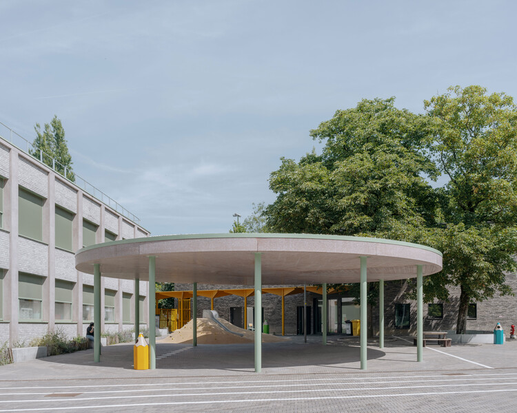 Chazal School Renovation and Playground Transformation / MULTIPLE Architecture & Urbanism - Exterior Photography, Concrete