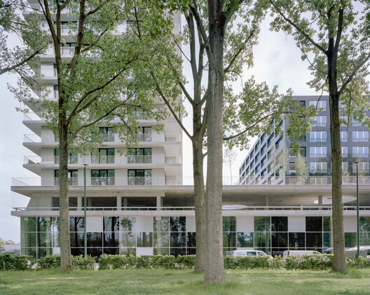 City Dox Housing / XDGA - Exterior Photography, Glass