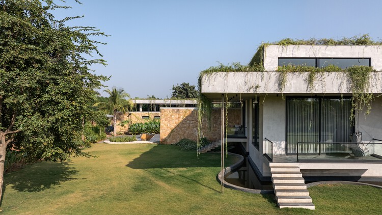 Casa Antriya  / 23 Degrees Design Shift - Fotografía exterior, Jardín