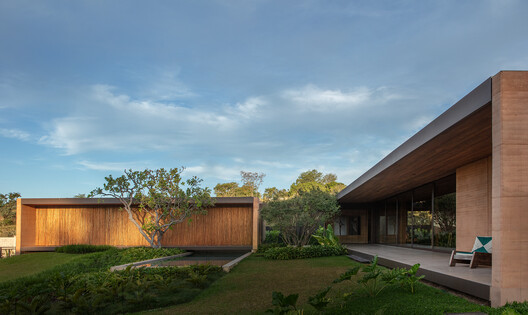 Taipa Residence / Studio [+] Valéria Gontijo