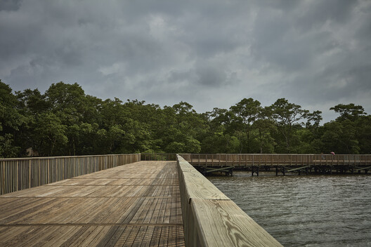  Ecoparque Ciénaga de Mallorquín / DEB + El Equipo Mazzanti - Fotografía exterior, Madera, Terraza