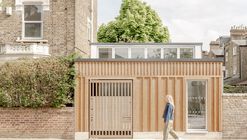  Stroud Green Housing Center / Owain Williams Architects