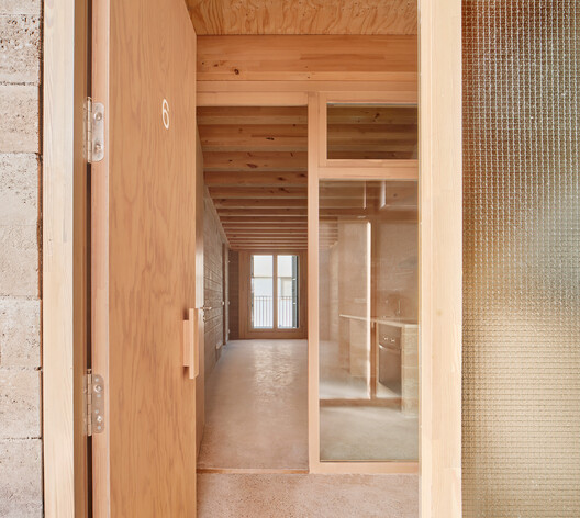 Habitação de Interesse Social 30+8 / Vivas Arquitectos - Fotografia de Interiores, Madeira