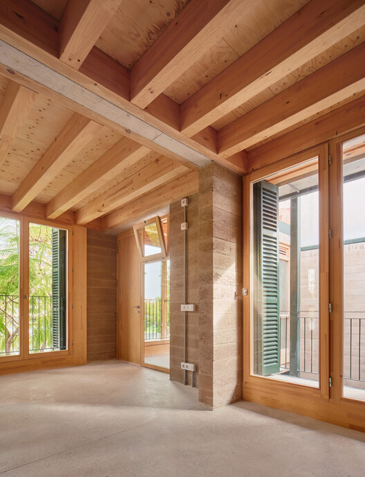 Habitação de Interesse Social 30+8 / Vivas Arquitectos - Fotografia de Interiores, Madeira, Viga