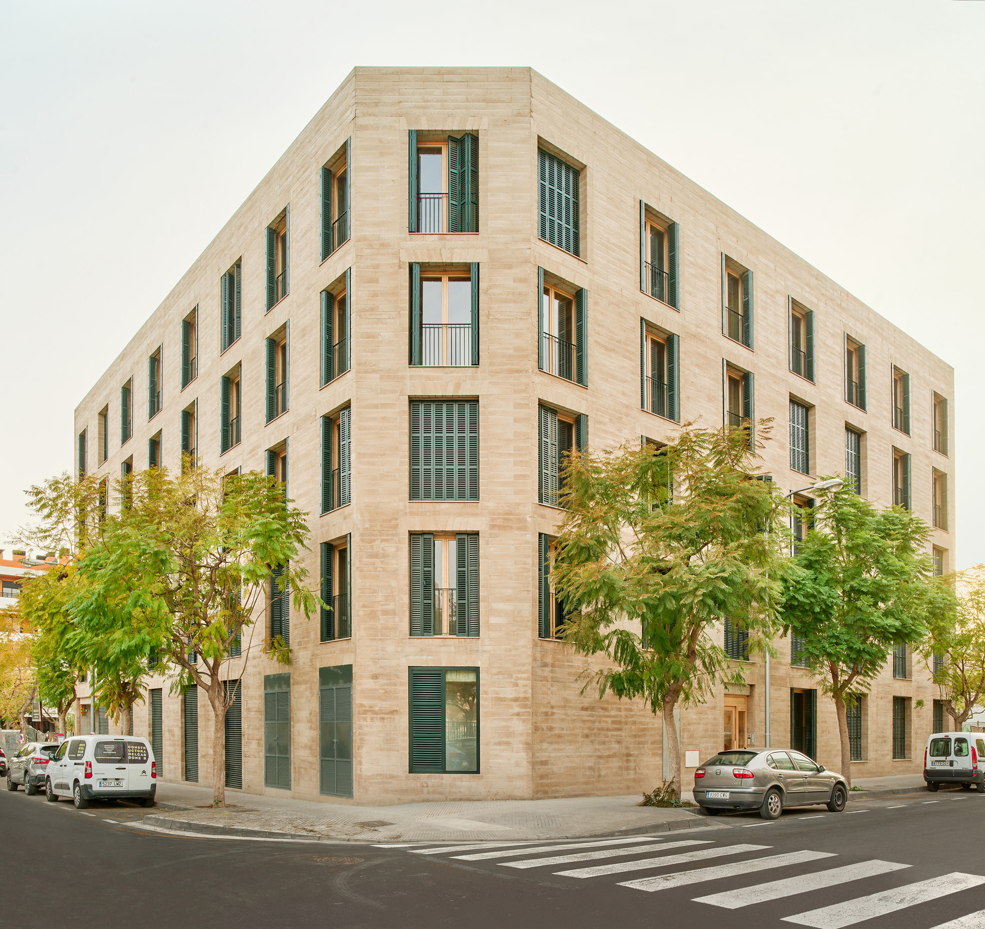 30+8 Social Housing Units on Josep Togores Street / Vivas Arquitectos