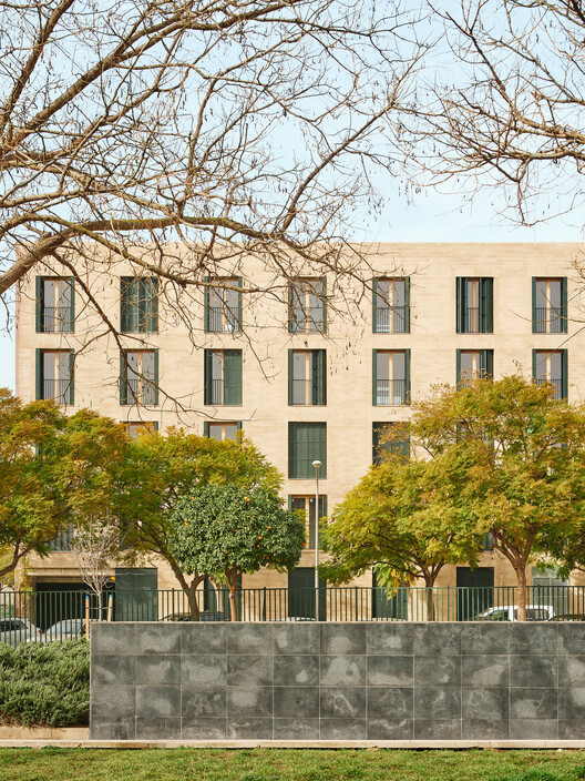 Habitação de Interesse Social 30+8 / Vivas Arquitectos - Fotografia de Exterior, Concreto