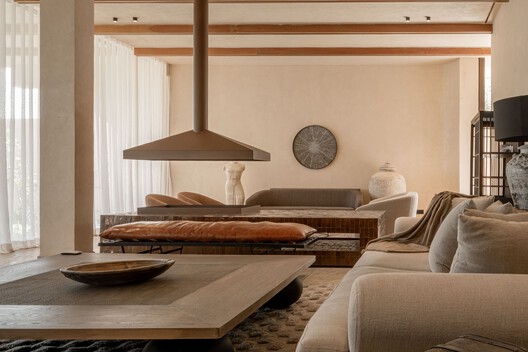 Villa VOL005 / Studio BO - Fotografía interior, Dormitorio, Madera, Sillones, Iluminación, Mesas