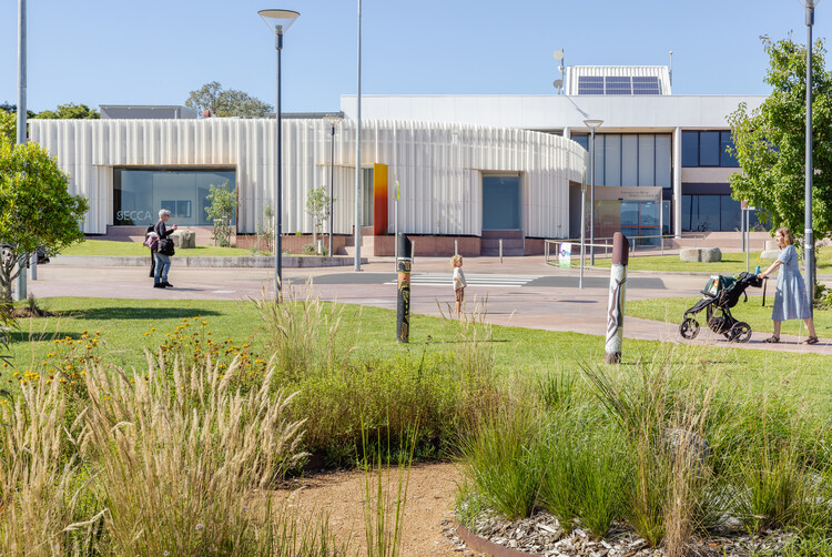 Centro Sureste de Arte Contemporáneo (SECCA) Galería Regional de Bega Valley/Arquitectura de hermanos - Fotografía exterior