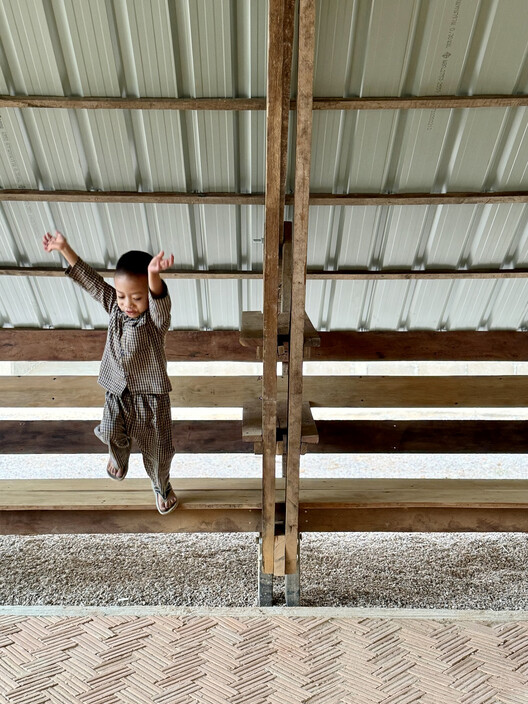 伊洛瓦底花卉园教学楼群 / Simple Architecture - 室内图, 木头