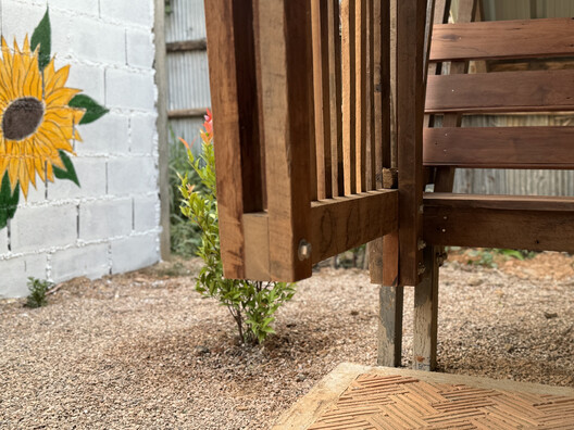 伊洛瓦底花卉园教学楼群 / Simple Architecture - 室内图, 木头, 花园