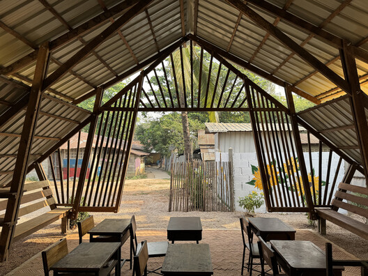 伊洛瓦底花卉园教学楼群 / Simple Architecture - 室内图, 木头, 梁