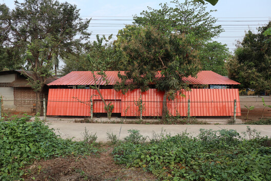 Irrawaddy Flower Garden Classroom Buildings / Simple Architecture