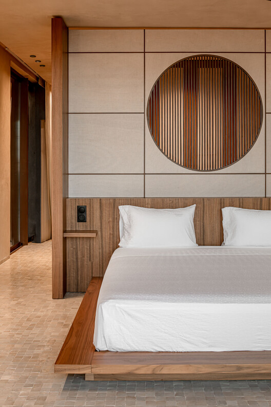 Villa VOL005 / Studio BO - Fotografía interior, Dormitorio, Madera, Camas