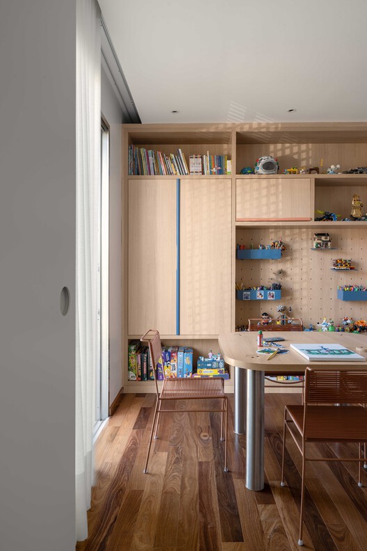 Casa Buenos Aires / estúdio mariane rios - Fotografia de Interiores, Prateleira, Madeira, Iluminação, Mesa, Cadeira