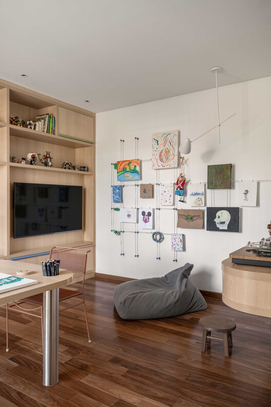 Casa Buenos Aires / estúdio mariane rios - Fotografia de Interiores, Madeira, Iluminação, Prateleira, Cadeira