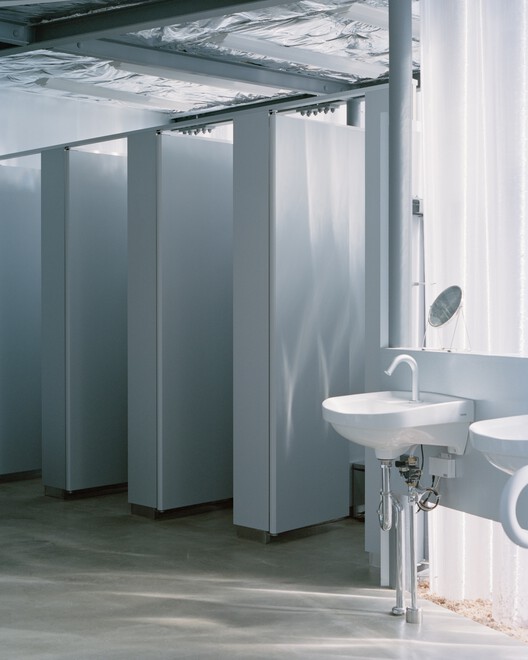 Baño público Dream Island Mirage / PONDEDGE + Granja - Fotografía de interiores, Baño, Vidrio, Tarjas