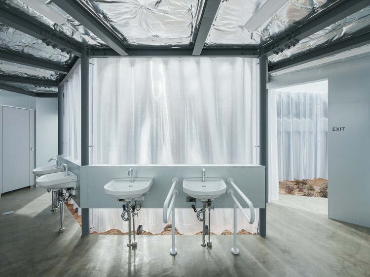 Baño público Dream Island Mirage / PONDEDGE + Granja: Imagen 4 de 28