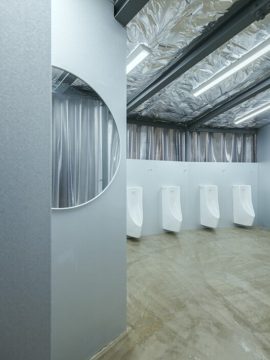 Baño público Dream Island Mirage / PONDEDGE + Granja - Foto interior