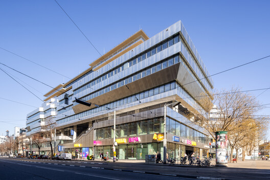 阿尔桑·弗朗西斯区车站办公综合体 / Delugan Meissl Associated Architects + Josef Weichenberger Architects - 建筑图, 表皮