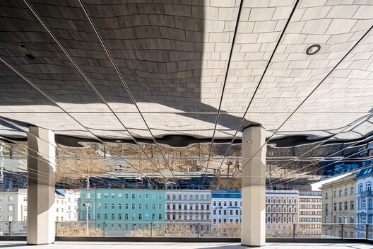 阿尔桑·弗朗西斯区车站办公综合体 / Delugan Meissl Associated Architects + Josef Weichenberger Architects - 室内图, 具体的