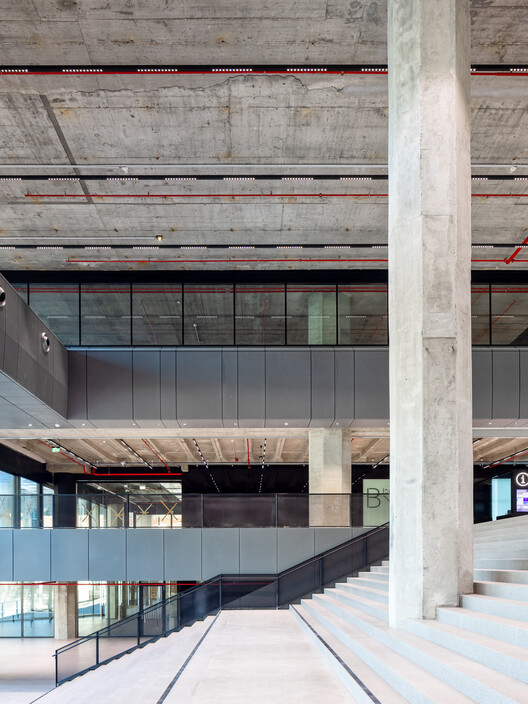 阿尔桑·弗朗西斯区车站办公综合体 / Delugan Meissl Associated Architects + Josef Weichenberger Architects - 9 的图像 45