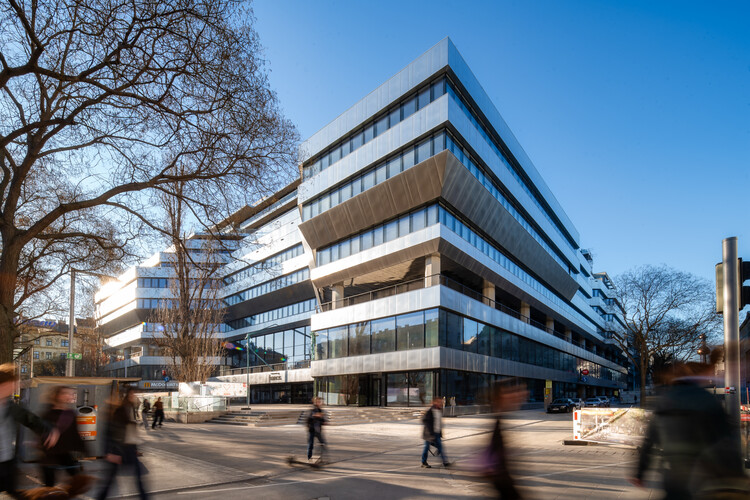 阿尔桑·弗朗西斯区车站办公综合体 / Delugan Meissl Associated Architects + Josef Weichenberger Architects - 更多图片