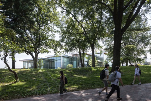 Centro Estudiantil Bloomberg / BIG + Rockwell Group + Michael Van Valkenburgh Associates Centro Estudiantil Bloomberg / BIG + Rockwell Group + Michael Van Valkenburgh Associates - Fotografía exterior