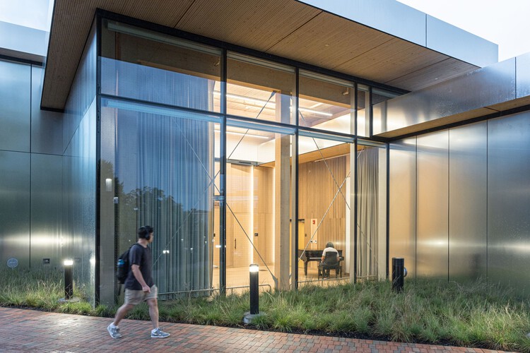 Centro Estudiantil Bloomberg / BIG + Rockwell Group + Michael Van Valkenburgh Associates - Fotografía interior, Vidrio