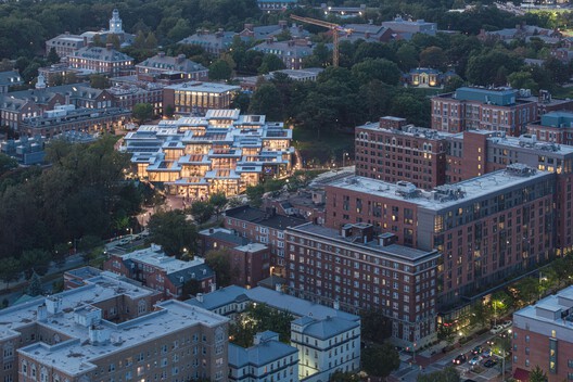 Centro Estudiantil Bloomberg / BIG + Rockwell Group + Michael Van Valkenburgh Associates Centro Estudiantil Bloomberg / BIG + Rockwell Group + Michael Van Valkenburgh Associates - Fotografía exterior, Fotografía vista aérea