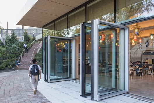 Centro Estudiantil Bloomberg / BIG + Rockwell Group + Michael Van Valkenburgh Associates Centro Estudiantil Bloomberg / BIG + Rockwell Group + Michael Van Valkenburgh Associates - Fotografía interior, Vidrio