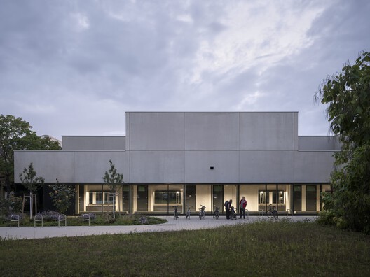 Sportbad am Rabet Modular Swimming Facility / gmp Architects - Exterior Photography, Concrete