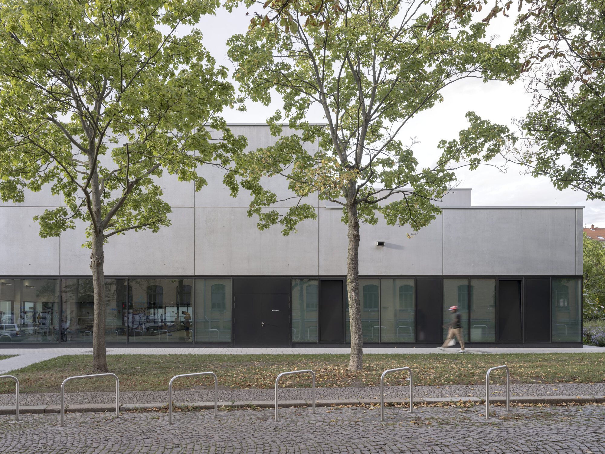 Sportbad am Rabet Modular Swimming Facility / gmp Architects