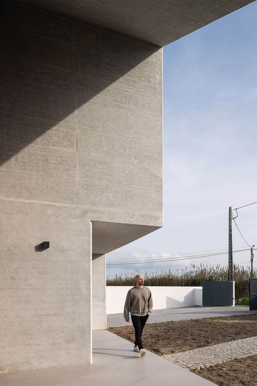 La Casa de Espinheira / Partner4Build - Fotografía exterior, Concreto
