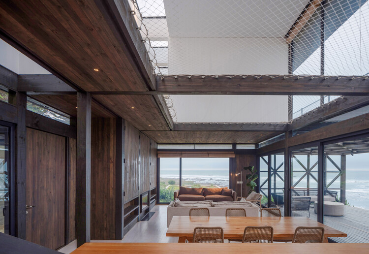 Casa por primera vez / Stanaćev Granados - fotografía de interiores, madera, fijación de vigas, terraza