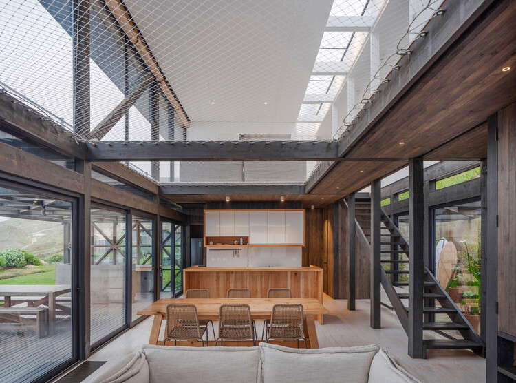 Casa por primera vez / Stanaćev Granados - fotografía de interiores, madera, terraza, fijación de vigas, balcón