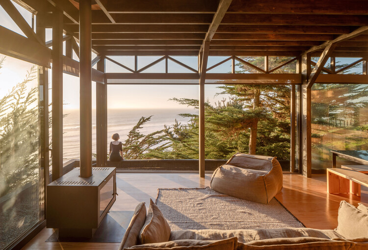 Pabellón Galeo / Stanaćev Granados - fotografía de interiores, salón, madera, vigas fijas, balcón