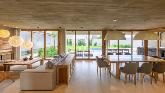Casa G / Karlen + Clemente - Fotografía interior, Comedor, Madera, Mesas, Sillones, Sillas, Iluminación