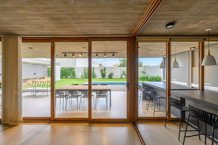 Casa G / Karlen + Clemente - fotografía de interiores, cocina, madera, puertas, vidrio