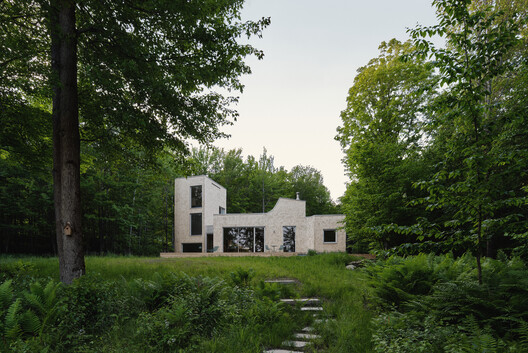 Waterhouse Residence / o y a m a + Julia Manaças Architecte