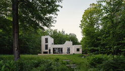 Waterhouse Residence / o y a m a + Julia Manaças Architecte