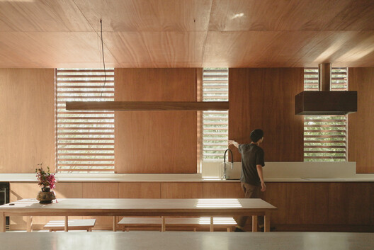 Casa Kam e Ly / HGAA + Jieun Jun + naïve practice + Taewon Park - Fotografia de Interiores, Madeira, Cadeira